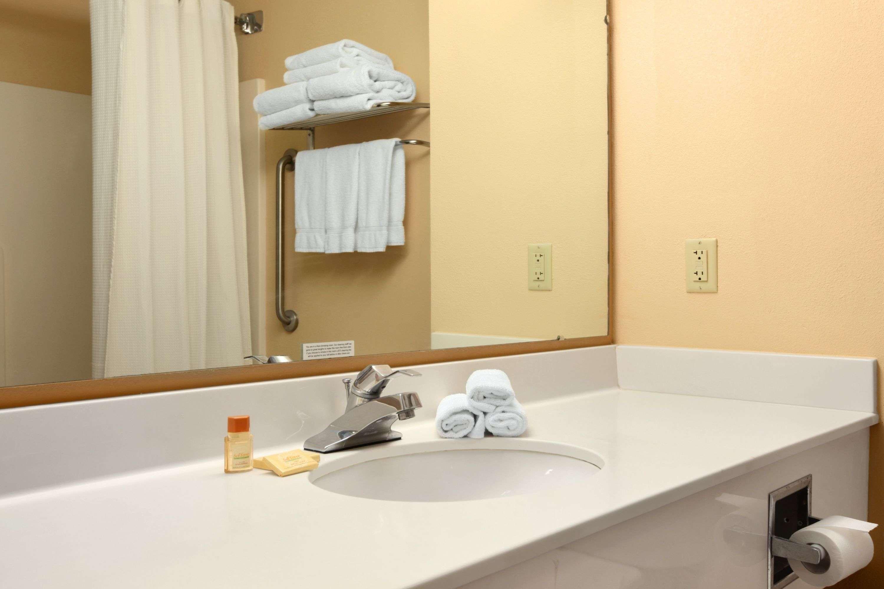 Days Inn By Wyndham Alta Vista Altavista Стая снимка