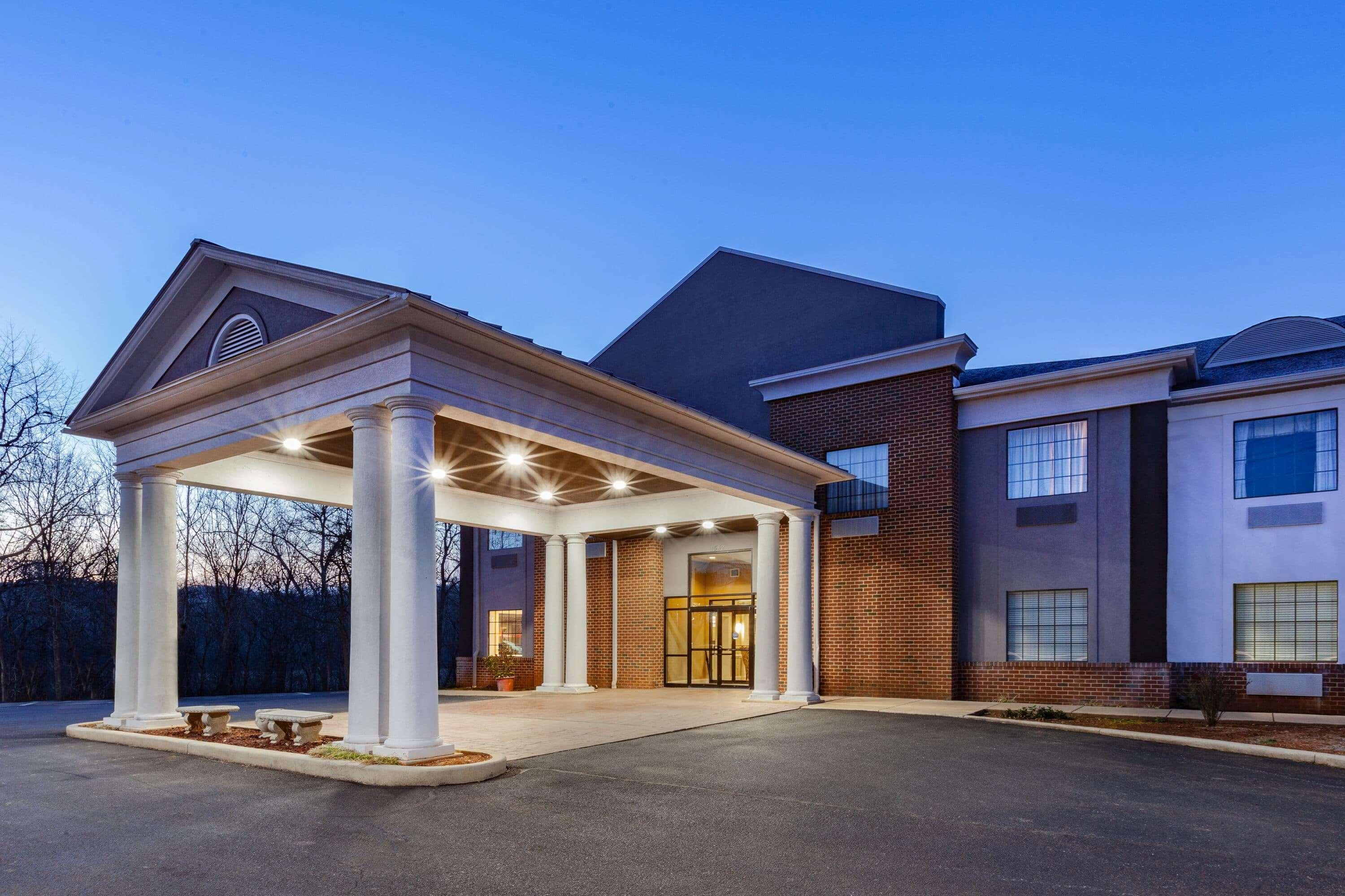 Days Inn By Wyndham Alta Vista Altavista Екстериор снимка